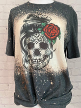 Load image into Gallery viewer, Rose skull