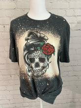 Load image into Gallery viewer, Rose skull