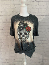 Load image into Gallery viewer, Rose skull